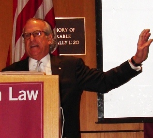 Seminar Co-Chair Gerald H. Goldstein moderating a panel on prosecutorial misconduct at NACDL's 6th Annual Defending the White Collar Case Seminar held in New York City in September 2010.