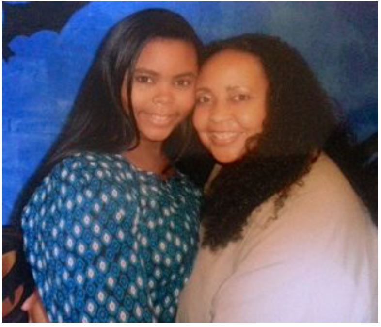 Photo of Chalana McFarland with family